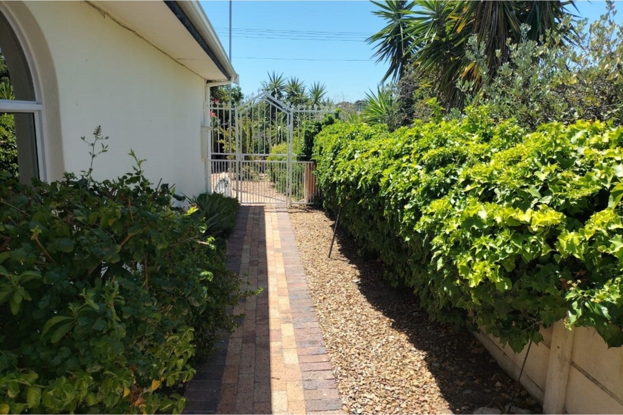 To Let 5 Bedroom Property for Rent in Flamingo Vlei Western Cape